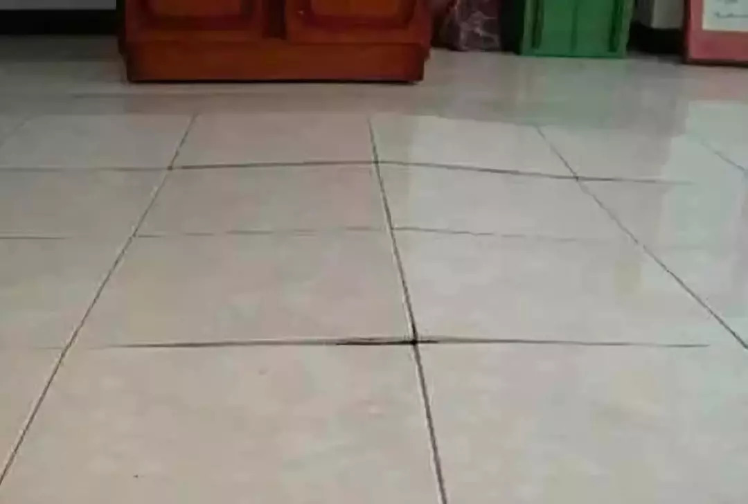 瓷砖烂了怎么修(瓷砖烂了怎么修复)