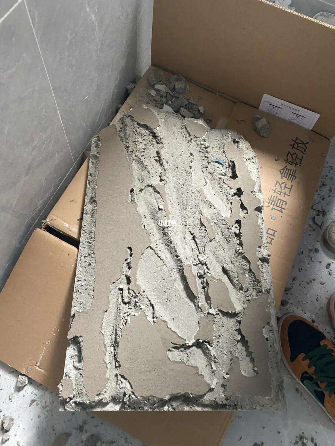 墙砖翘边是瓷砖问题还是手工问题(墙砖翘边是瓷砖问题还是手工问题呢)